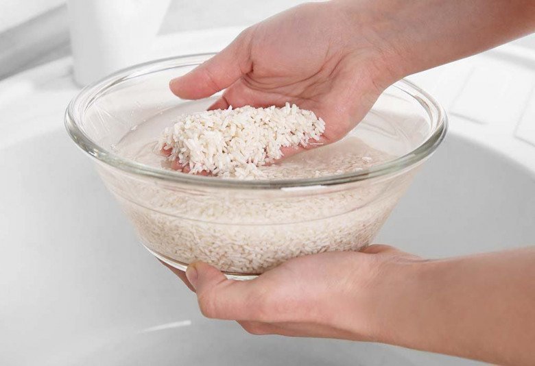 Dùng thứ nước 0 đồng dưỡng da, người trắng bật tông, người mọc mụn tràn lan vì sao? - 1