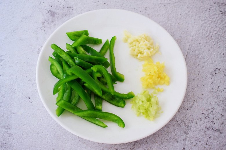 &#39;&#39;Vua các loại rau&#34; xào với quả chứa đầy vitamin được món ngon, bổ lại rẻ tiền - 3