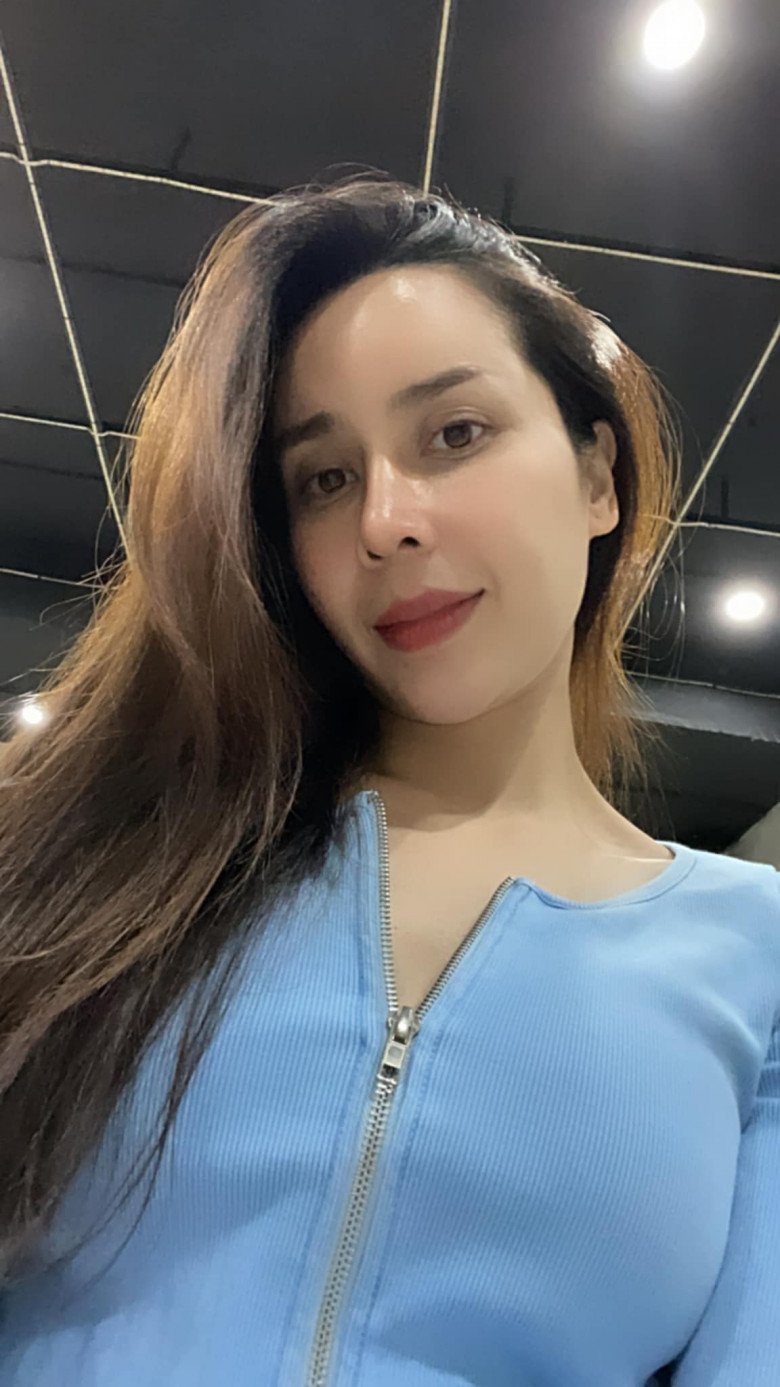 Lưu Hương Giang lộ diện, dáng gầy nhom, nhan sắc qua camera thường khiến bao người ngỡ ngàng - 4