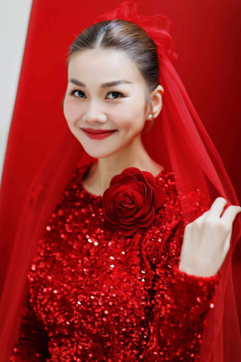 Cô dâu Thanh Hằng diện áo dài sequins, khoe sắc trong veo, sáng rực ngày về nhà chồng - 2