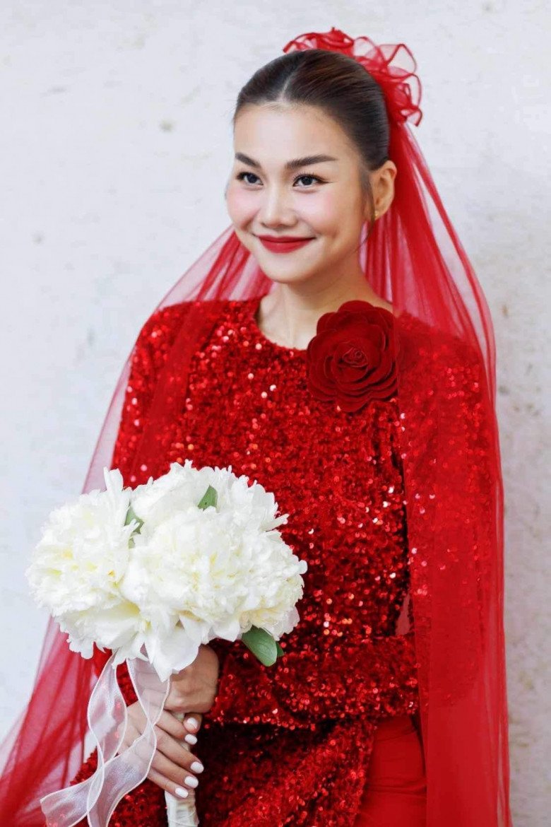 Cô dâu Thanh Hằng diện áo dài sequins, khoe sắc trong veo, sáng rực ngày về nhà chồng - 3