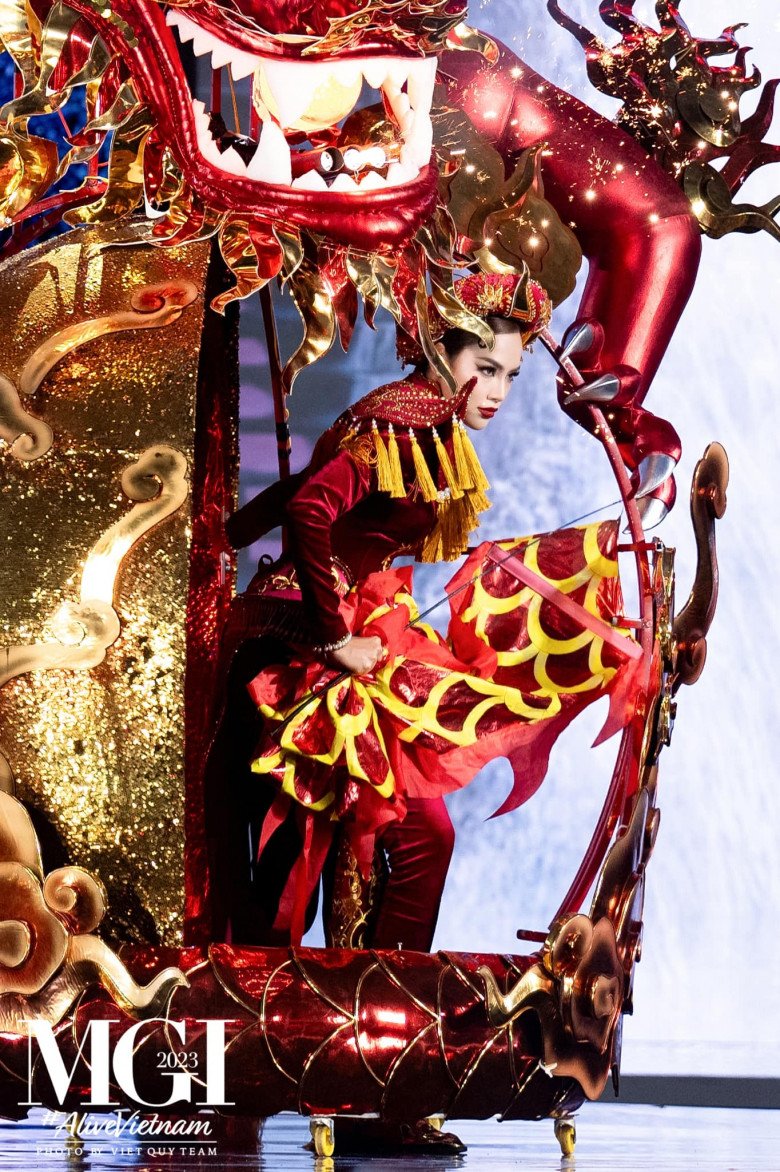 Lê Hoàng Phương diện váy dạ hội thiên nga vàng, đính nghìn viên đá pha lê tại Bán kết Miss Grand International 2023 - 6
