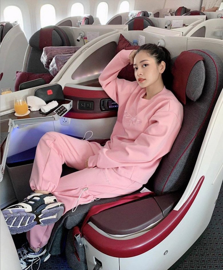 Chi Pu U35 có làn da nhẵn thín, lên máy bay cũng dưỡng da với công thức &#34;1 uống - 1 không&#34; - 3