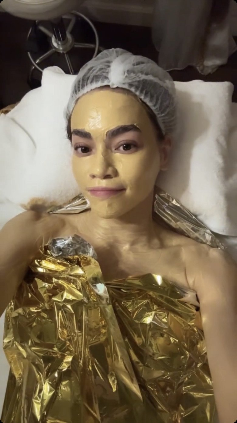 Hồ Ngọc Hà đắp vàng đầy người để làm đẹp, giới nhà giàu đi spa dưỡng nhan có khác - 3