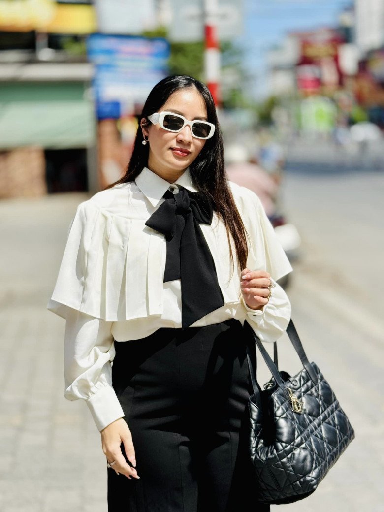 Khánh Thi sau sinh tăng cả yến, tự ti vì bề ngang to như photoshop, chồng vỗ về an ủi - 3