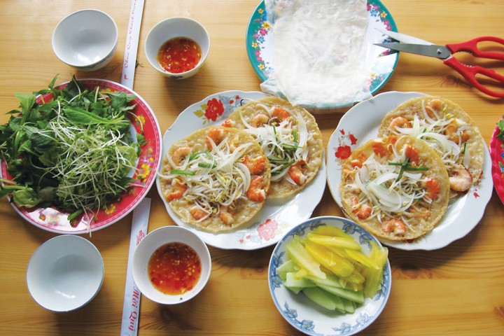 5 quán bánh xèo tôm nhảy lâu năm và ngon nhất Quy Nhơn, khách lúc nào cũng ngồi chật kín - 4