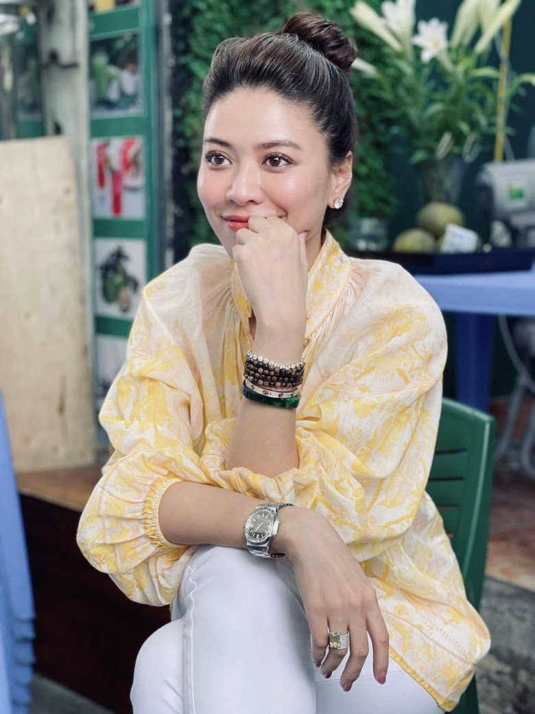 BTV Ngọc Trinh &#34;đọ sắc&#34; Thùy Tiên, U40 vẫn lất át hoa hậu nhờ bộ phận dày đậm tự nhiên - 7