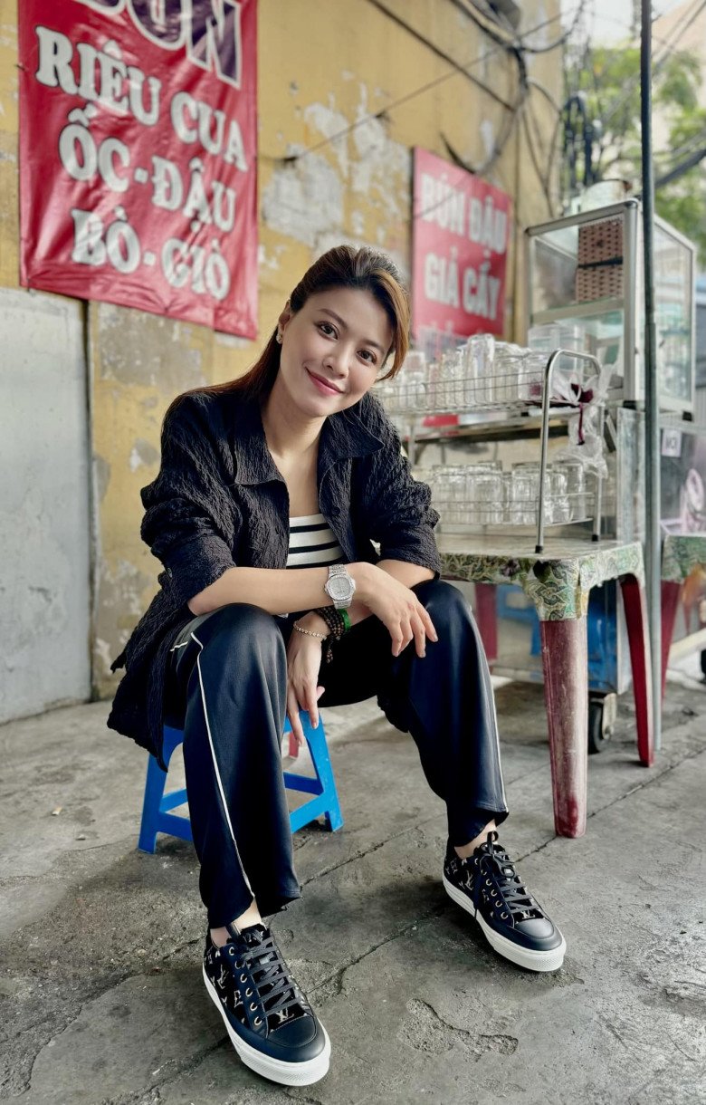 BTV Ngọc Trinh &#34;đọ sắc&#34; Thùy Tiên, U40 vẫn lất át hoa hậu nhờ bộ phận dày đậm tự nhiên - 8