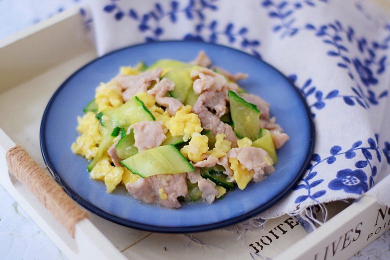Thịt lợn kho mãi cũng chán, đem xào với quả hay ăn sống này được món ngon không tưởng - 9