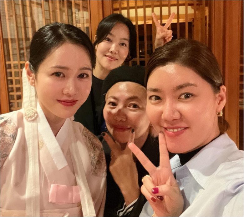 Son Ye Jin xuất hiện tươi tắn với Hanbok, nhan sắc ra sao mà Hyun Bin phải bình luận đặc biệt - 2