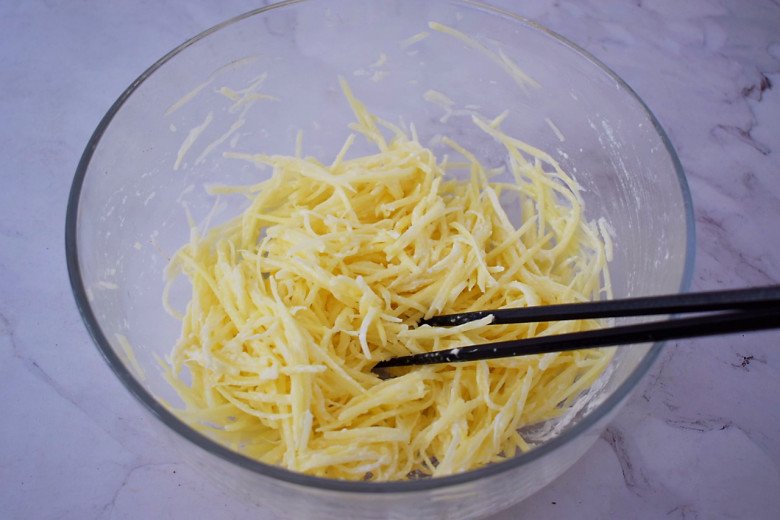 Thừa củ khoai tây, đem làm kiểu này được món ăn sáng cực ngon, chỉ vài phút là xong ngay! - 5
