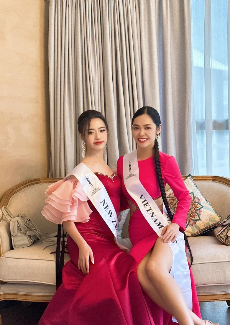 Nông Thuý Hằng đăng quang Á hậu 2 Hoa hậu Hữu Nghị Quốc tế 2023, đi thi không ai hay, lúc về có vương miện - 12