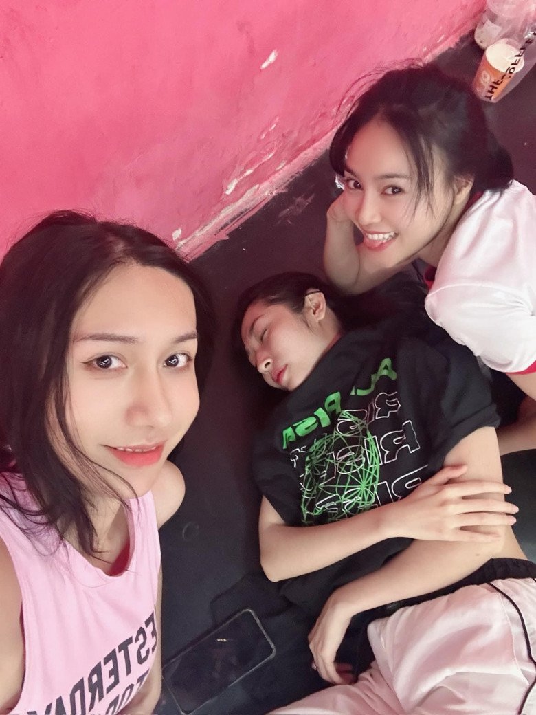Ba &#34;chị đẹp&#34; U40 khoe nhan sắc không chút son phấn, Ninh Dương Lan Ngọc gặp phải &#34;đối thủ&#34; mạnh - 1