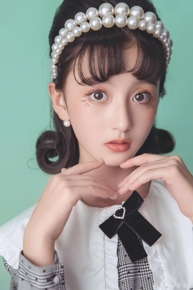 Bé gái Thượng Hải có 8 triệu người theo dõi: Xinh như Angelababy, 14 tuổi cao 1m60, tự kiếm bộn tiền - 10