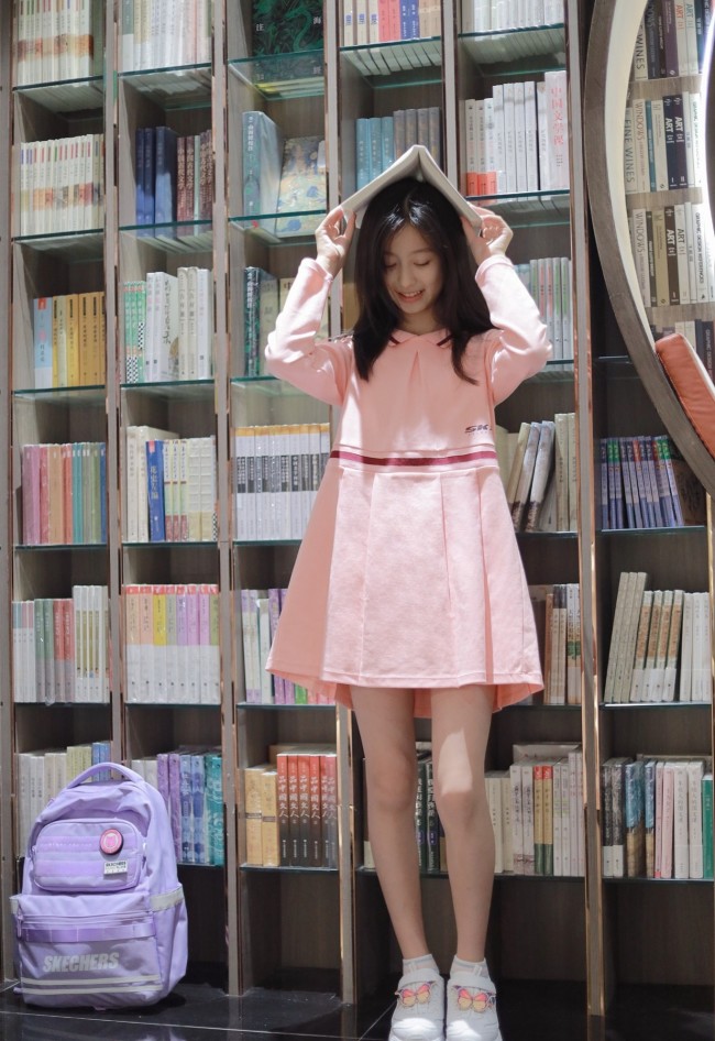 Bé gái Thượng Hải có 8 triệu người theo dõi: Xinh như Angelababy, 14 tuổi cao 1m60, tự kiếm bộn tiền - 14