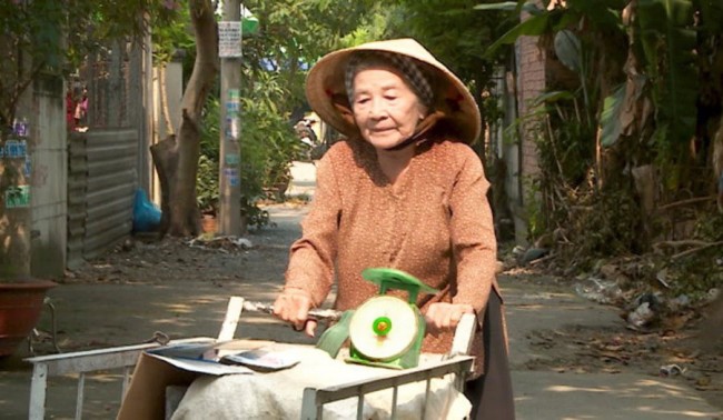 &#34;Người mẹ hiền nhất màn ảnh Việt&#34;: Sống trong ngôi nhà 30 tỷ, giả làm ăn xin lại được cho tiền thật - 3