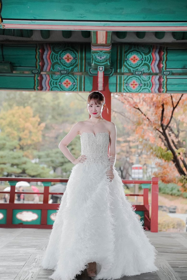 Vắng Trấn Thành, Hari Won catwalk tỏa sáng tại quê nhà, xứng danh "nữ thần đầm ống" của Vbiz - 5