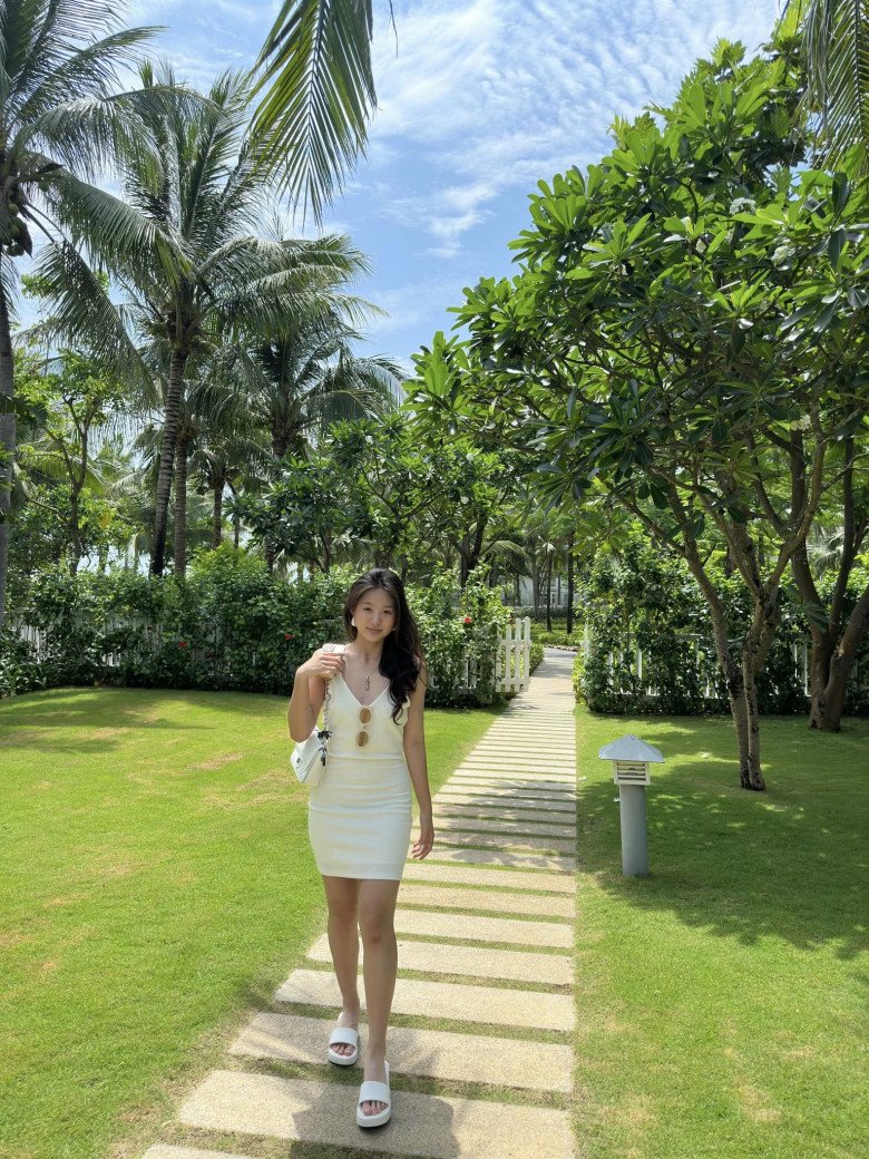 Con gái Hoa khôi bóng chuyền Kim Huệ lớp 10 đẹp như giấc mơ, phong cách &#34;lớn&#34; trước tuổi - 7