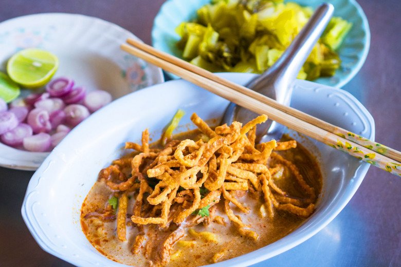 Quy tắc ăn uống chuẩn người Thái: Chỉ dùng thìa và nĩa, không bưng canh lên húp - 3