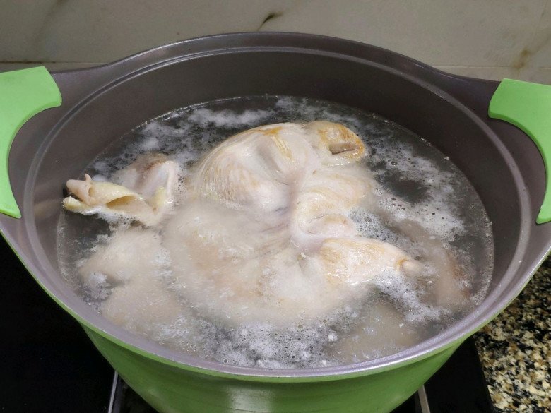Trời lạnh nấu món canh từ gà và một bộ phận của lợn cho ấm bụng, cách nấu mới dễ làm sao! - 4