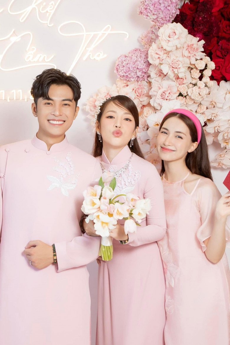 Thời trang ăn cưới từ Bắc chí Nam của Hòa Minzy, &#34;quẩy&#34; nhiệt tình vẫn không một sự cố - 3