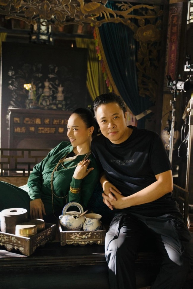 Vợ đạo diễn trăm tỷ dùng cả thanh xuân đóng phim của chồng: Đang ngủ cũng bị gọi dậy bắt hôn - 1
