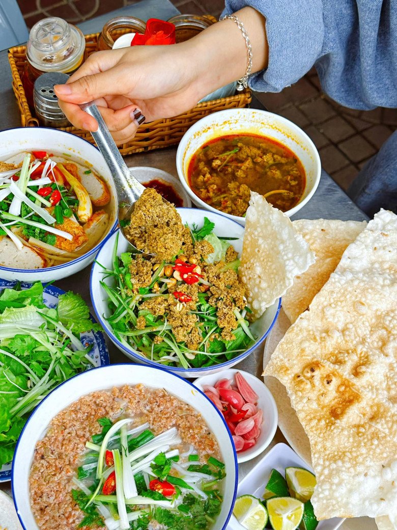 6 quán bún rạm nổi nhất Quy Nhơn, giá siêu rẻ từ 15k nên khách lúc nào cũng đông nghịt - 5