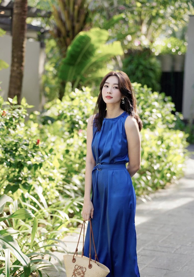 Style Thu Đông đẹp mê của Hoa hậu Đặng Thu Thảo, phụ nữ U30-U40 nên cắp sách vở học theo - 7