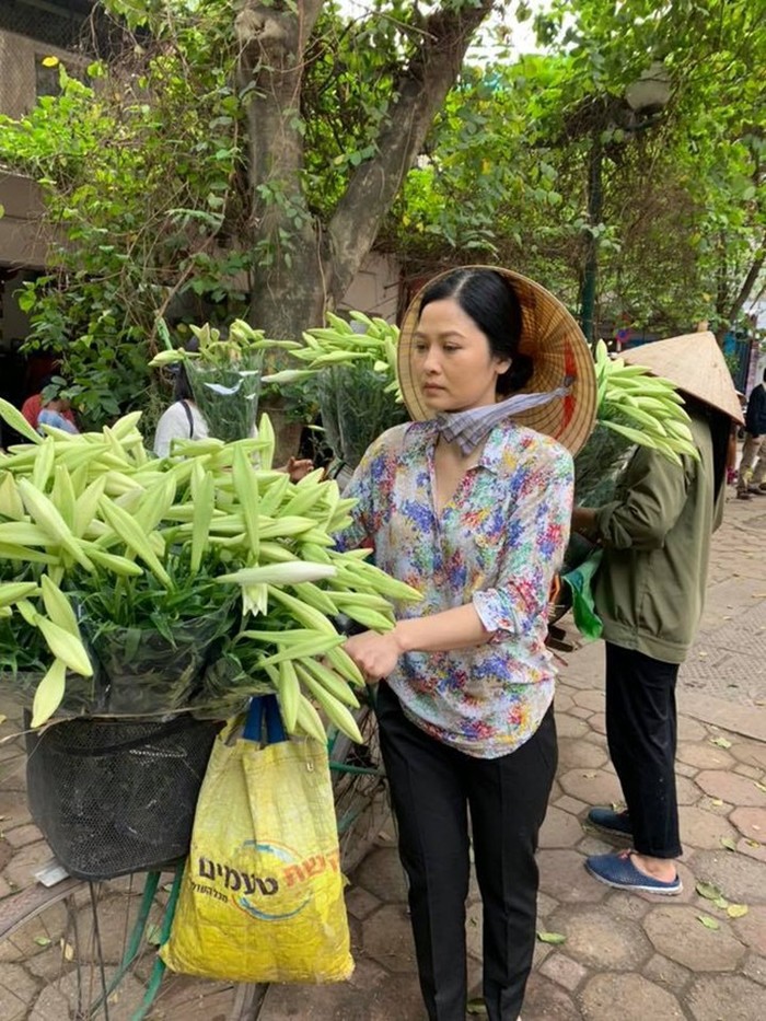Sắc vóc cô bán hoa Về Nhà Đi Con nay thăng cấp thành vợ &#34;chủ tịch quyền lực&#34; mới của VTV ra sao? - 7