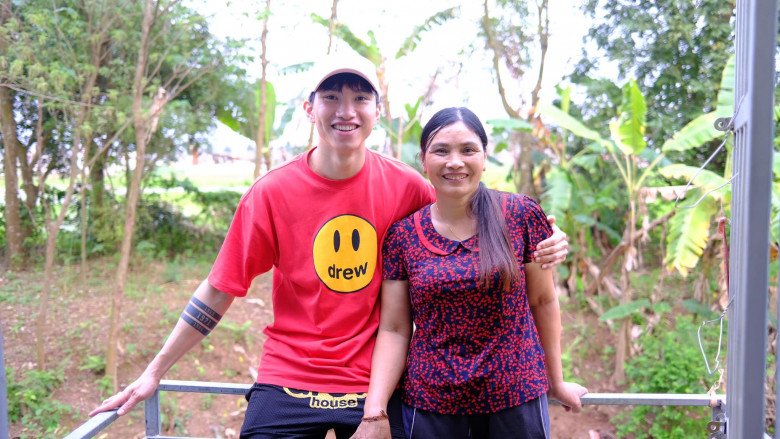 Soi cận dung nhan mẹ Đoàn Văn Hậu và Doãn Hải My: Người sắc sảo, người mộc mạc, tỏa sáng theo cách riêng - 13