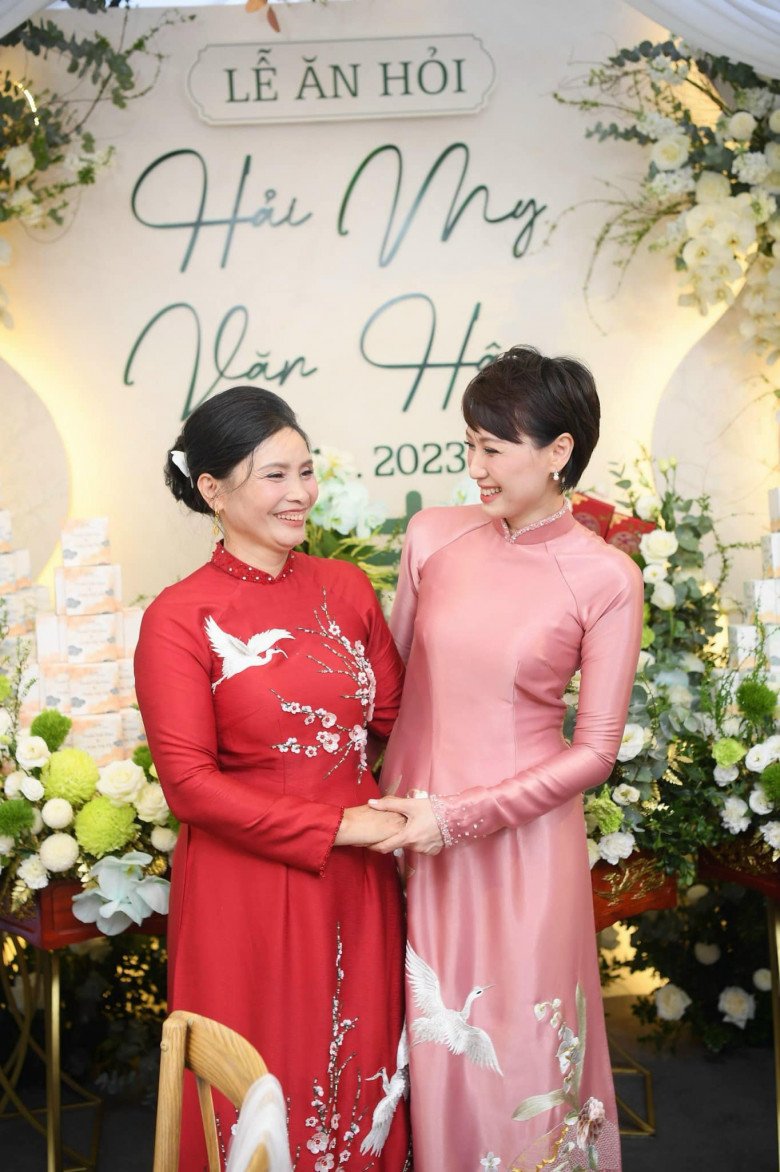 Soi cận dung nhan mẹ Đoàn Văn Hậu và Doãn Hải My: Người sắc sảo, người mộc mạc, tỏa sáng theo cách riêng - 4