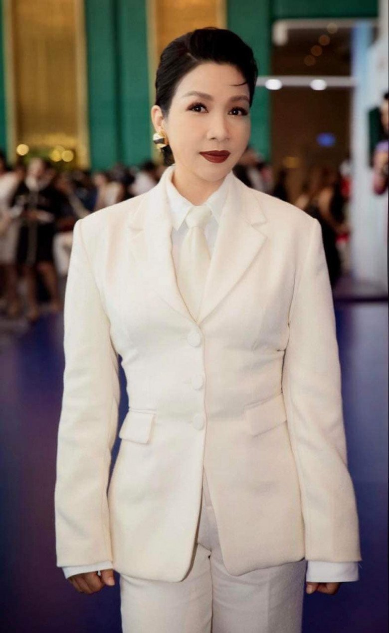 Diva Mỹ Linh quyết hồi xuân, U50 &#34;dẹp loạn mỡ thừa&#34; với bộ môn leo trèo đắt đỏ - 5