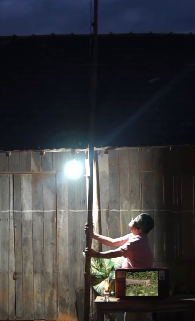 Chân dung mẹ nuôi lặn lội tới Gia Lai thăm "thằng Cò" Phùng Ngọc: Vừa đẹp lão vừa phúc hậu - 7