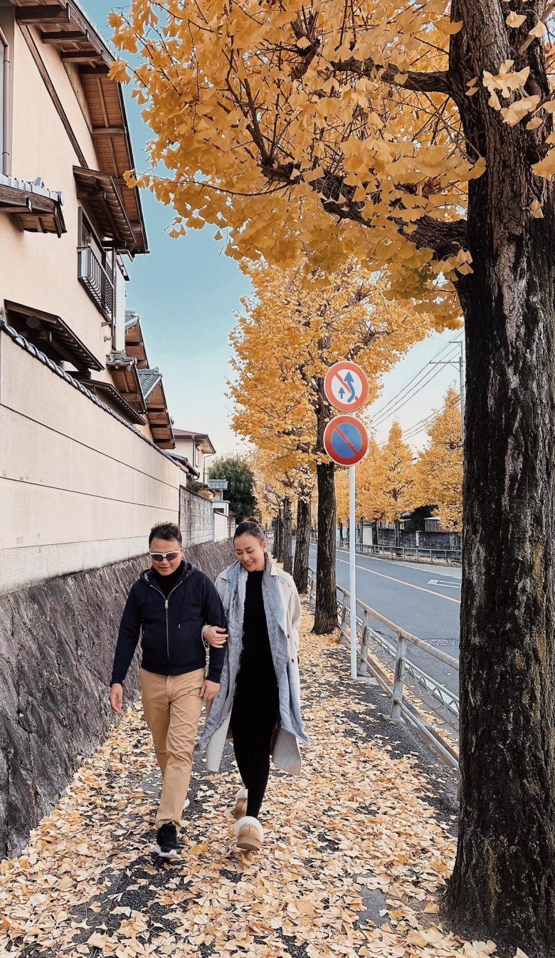 Phương Oanh livestream để mặt mộc kể áp lực cân nặng, hốt hoảng vì "má chảy, nọng 1 cục" - 4