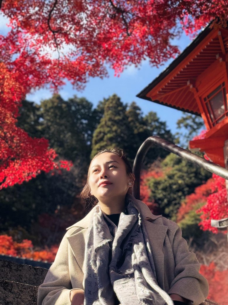 Phương Oanh livestream để mặt mộc kể áp lực cân nặng, hốt hoảng vì "má chảy, nọng 1 cục" - 3