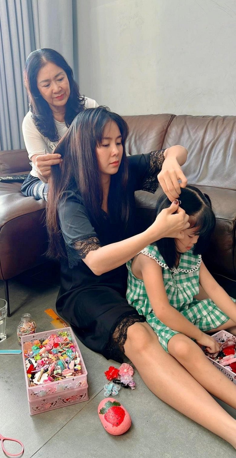Mẹ ruột Lê Phương lần đầu làm diễn viên bùng nổ nhan sắc, vẻ quý phái tuổi U60 "đánh bật" con gái - 10