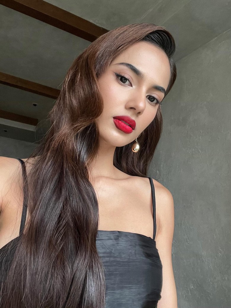 Con gái lai Tây của diễn viên Bỗng Dưng Muốn Khóc khoe ảnh cận mặt, da khô như &#34;lề đường&#34; vì 1 nguyên nhân - 4