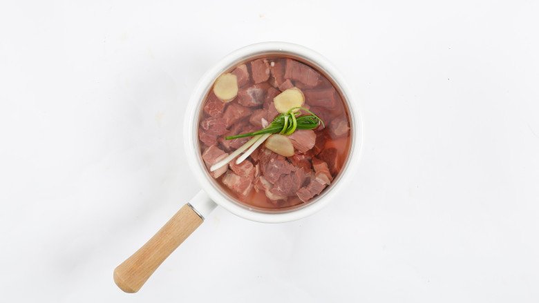 Thịt bò nổi tiếng dai, cho vào nồi hầm kiểu này được món mềm ngon đậm đà, người già trẻ nhỏ đều ăn được - 2