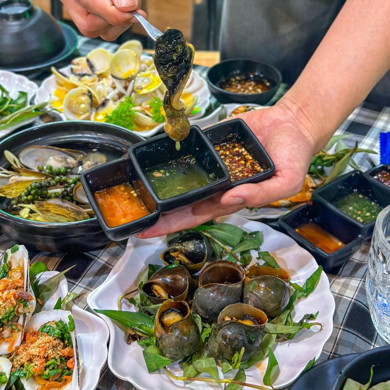 6 quán ốc nổi tiếng Quận 3, khách lúc nào cũng nườm nượp, đi muộn là không còn bàn - 6