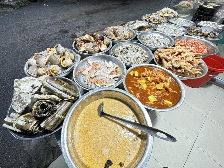 6 quán ốc nổi tiếng Quận 3, khách lúc nào cũng nườm nượp, đi muộn là không còn bàn - 2