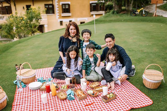 Ngắm hội con sao Việt mặc đẹp nhất 2023: Cặp song sinh Lisa - Leon nhỏ tuổi nhất vẫn sành điệu - 10