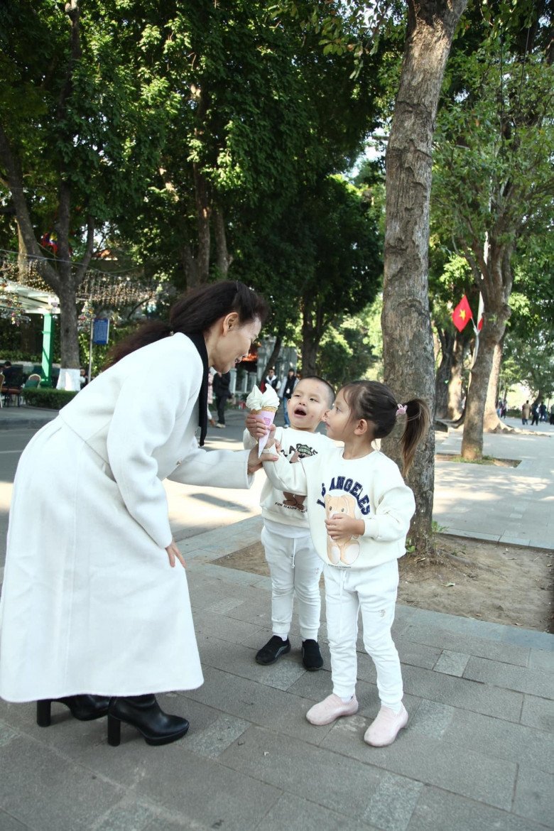 Ngắm hội con sao Việt mặc đẹp nhất 2023: Cặp song sinh Lisa - Leon nhỏ tuổi nhất vẫn sành điệu - 6