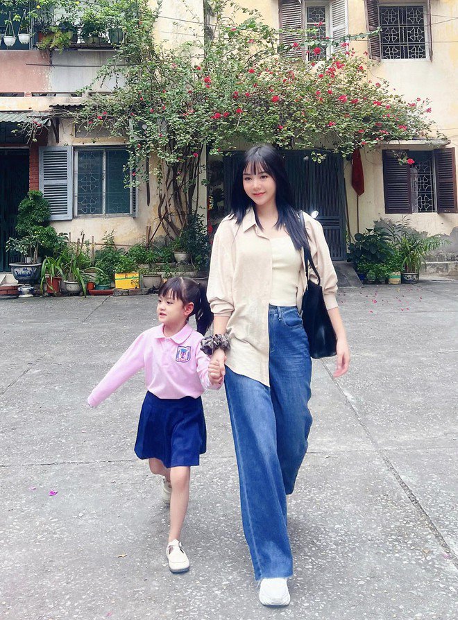Quỳnh Kool và &#34;con gái&#34; lên đời phong cách, xưa mặc bình dân, giờ giàu có &#34;lên đồ&#34; lộng lẫy - 2
