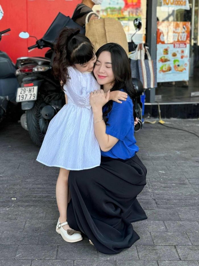 Quỳnh Kool và &#34;con gái&#34; lên đời phong cách, xưa mặc bình dân, giờ giàu có &#34;lên đồ&#34; lộng lẫy - 6