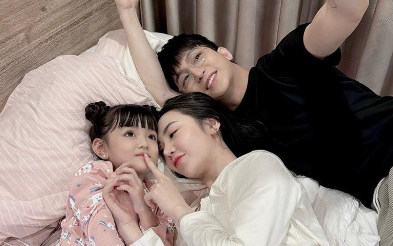 Quỳnh Kool và &#34;con gái&#34; lên đời phong cách, xưa mặc bình dân, giờ giàu có &#34;lên đồ&#34; lộng lẫy - 9