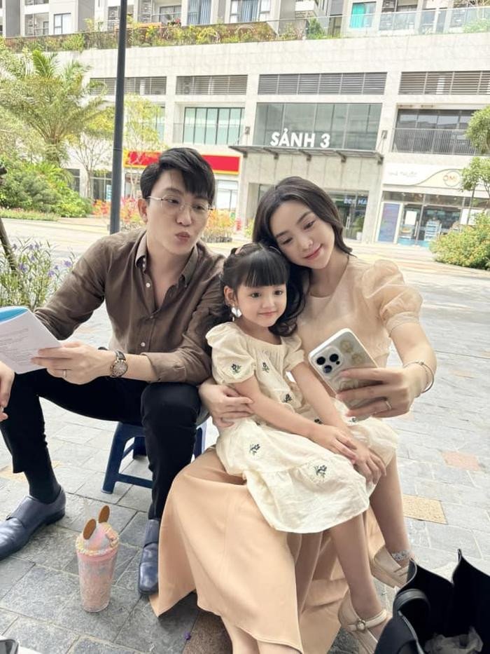 Quỳnh Kool và &#34;con gái&#34; lên đời phong cách, xưa mặc bình dân, giờ giàu có &#34;lên đồ&#34; lộng lẫy - 8