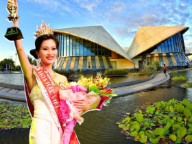 Check-in quê hương hoa hậu Việt Nam đầu tiên ở miền Tây: Vẻ đẹp thiên nhiên tuyệt đẹp, có nhà hát "độc nhất vô nhị"