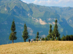 Phát hiện "thảo nguyên Thụy Sĩ trong lòng Hà Giang", thỏa sức trekking, camping giữa thiên nhiên hùng vĩ 