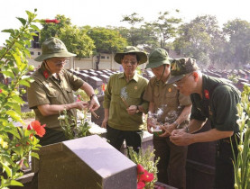 Những người lính lặng thầm đi tìm hài cốt đồng đội cũ