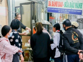 Quán bánh bao “chảnh” nhất Hà Nội: Ngày chỉ làm đúng 200 cái, khách xếp hàng dài, ai không chờ được cứ về